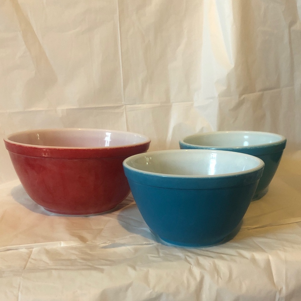 Old Pyrex mixing bowls 2 - 6” blue and 1 red orange - great condition- no chips
